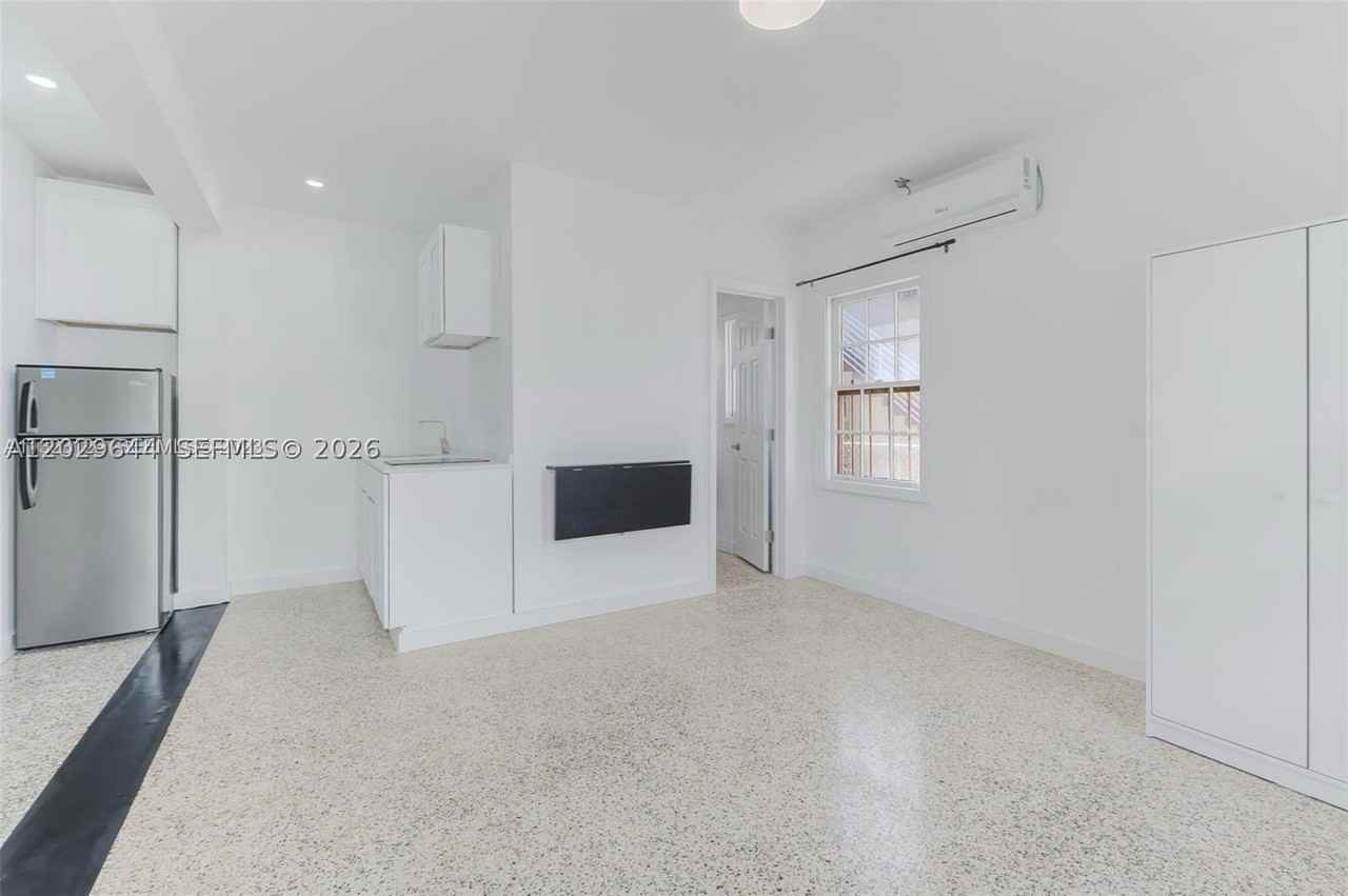 415 75th St #4A - Photo 5 of 18
