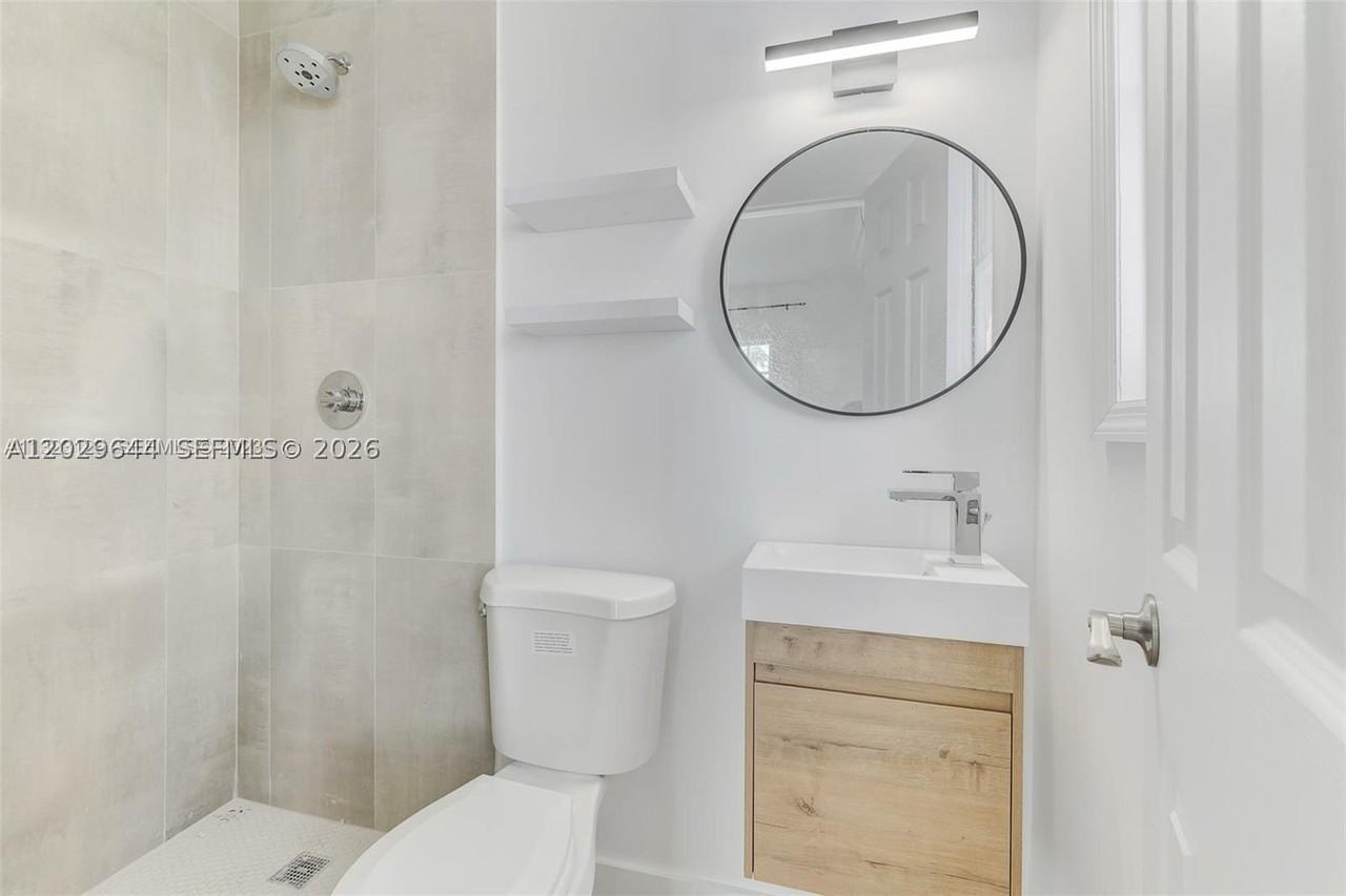 415 75th St #4A - Photo 6 of 18