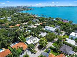 featured image of 1255 Ne 93rd St