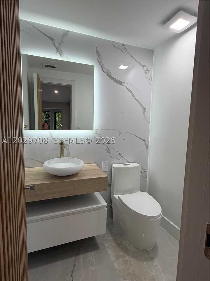 4499 Nw 93rd Doral Ct - Photo 6 of 26