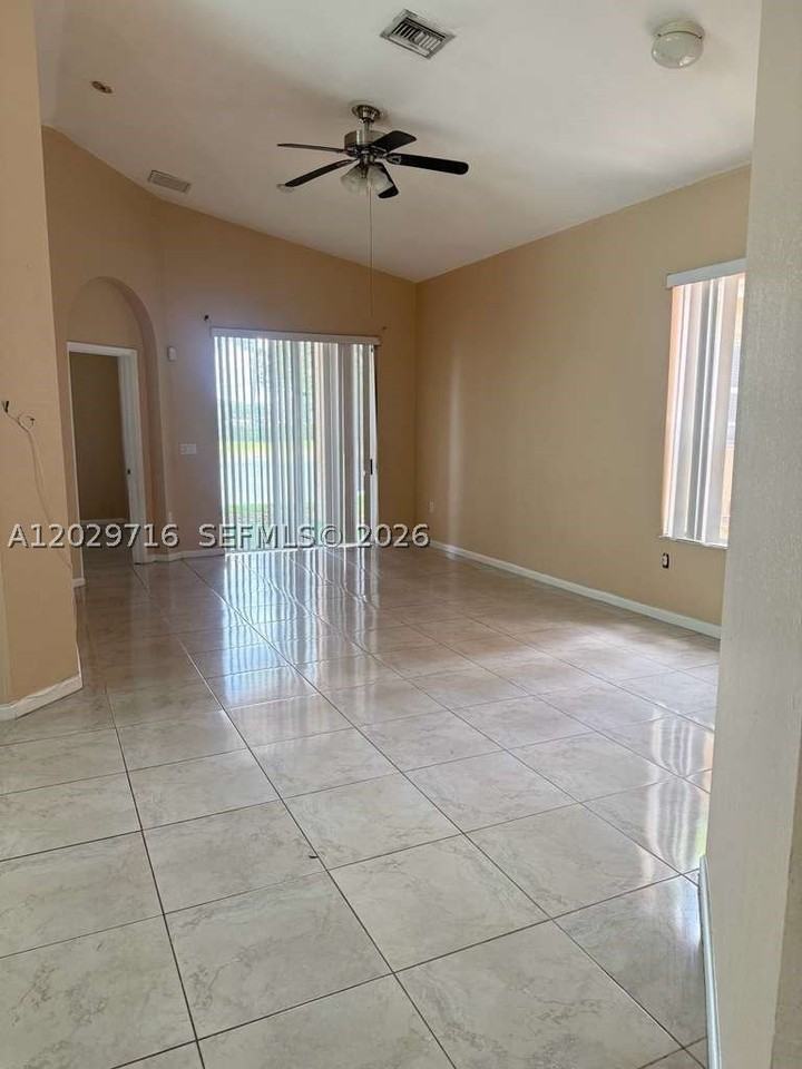 3766 Ne 9th Ct #3766 - Photo 6 of 23