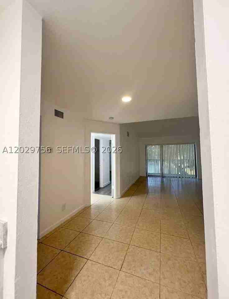 8719 Nw 39th St #8719 - Photo 4 of 11
