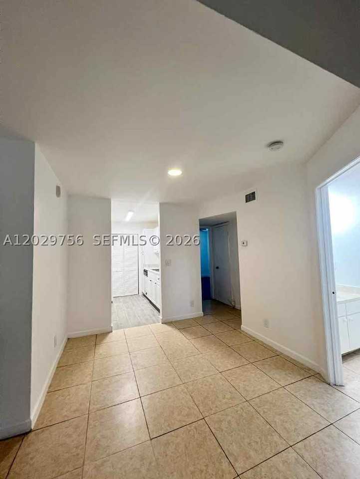 8719 Nw 39th St #8719 - Photo 6 of 11