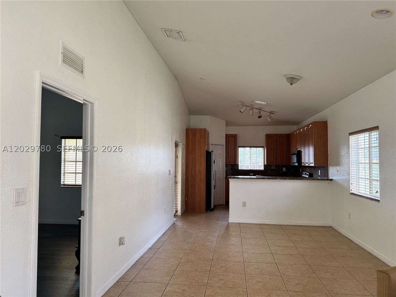 3384 Ne 11th Dr - Photo 7 of 23