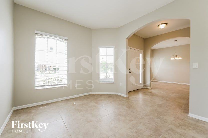 820 Poinsettia Ave - Photo 3 of 15