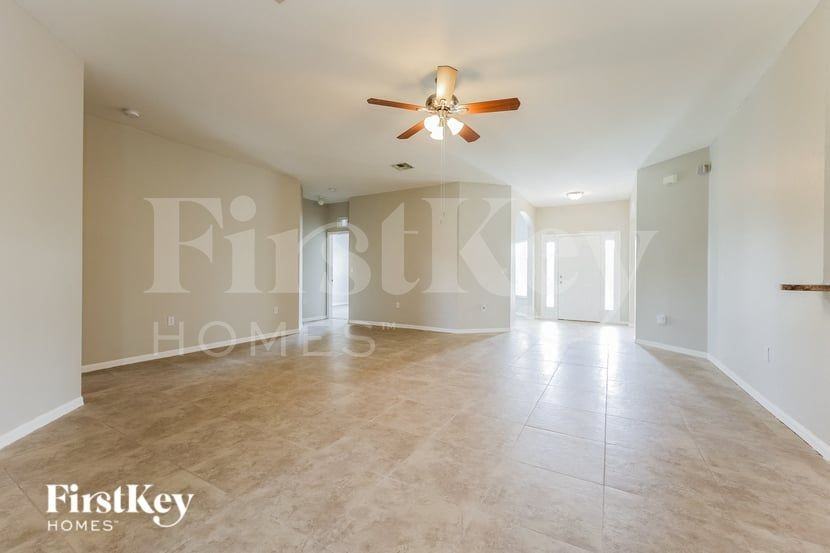 820 Poinsettia Ave - Photo 5 of 15