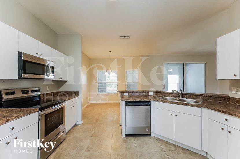 820 Poinsettia Ave - Photo 7 of 15