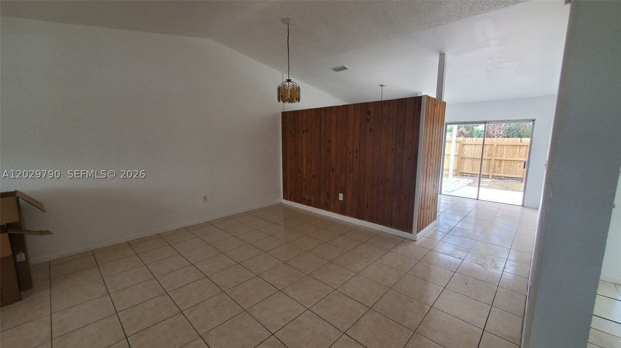 18047 Nw 41st Pl #0 - Photo 3 of 11