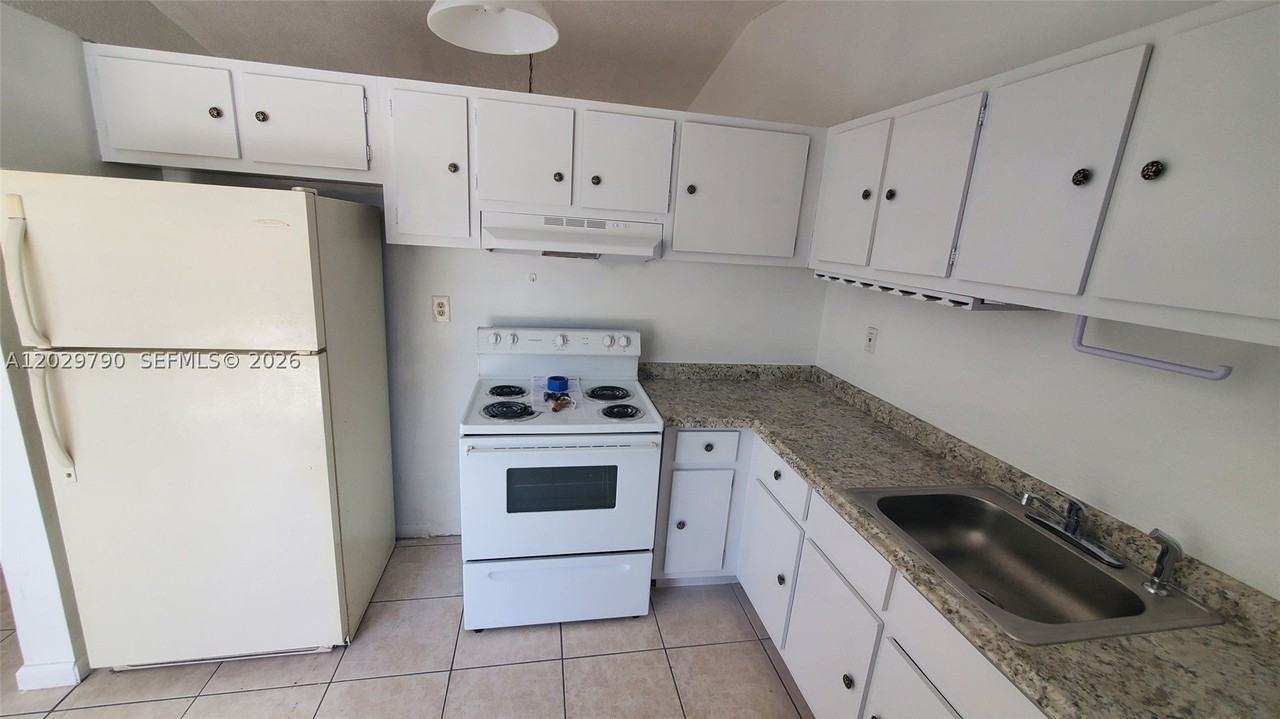 18047 Nw 41st Pl #0 - Photo 5 of 11