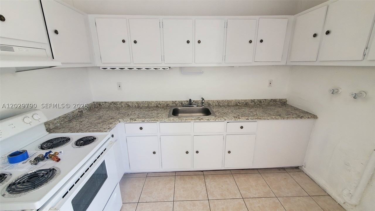 18047 Nw 41st Pl #0 - Photo 6 of 11