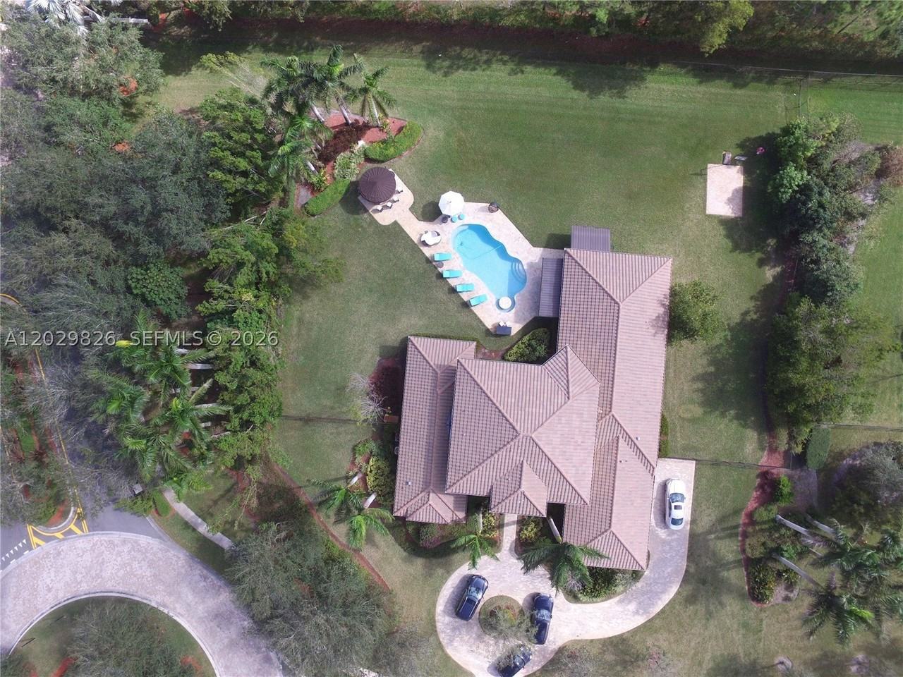 2750 Jockey Cir E - Photo 2 of 50