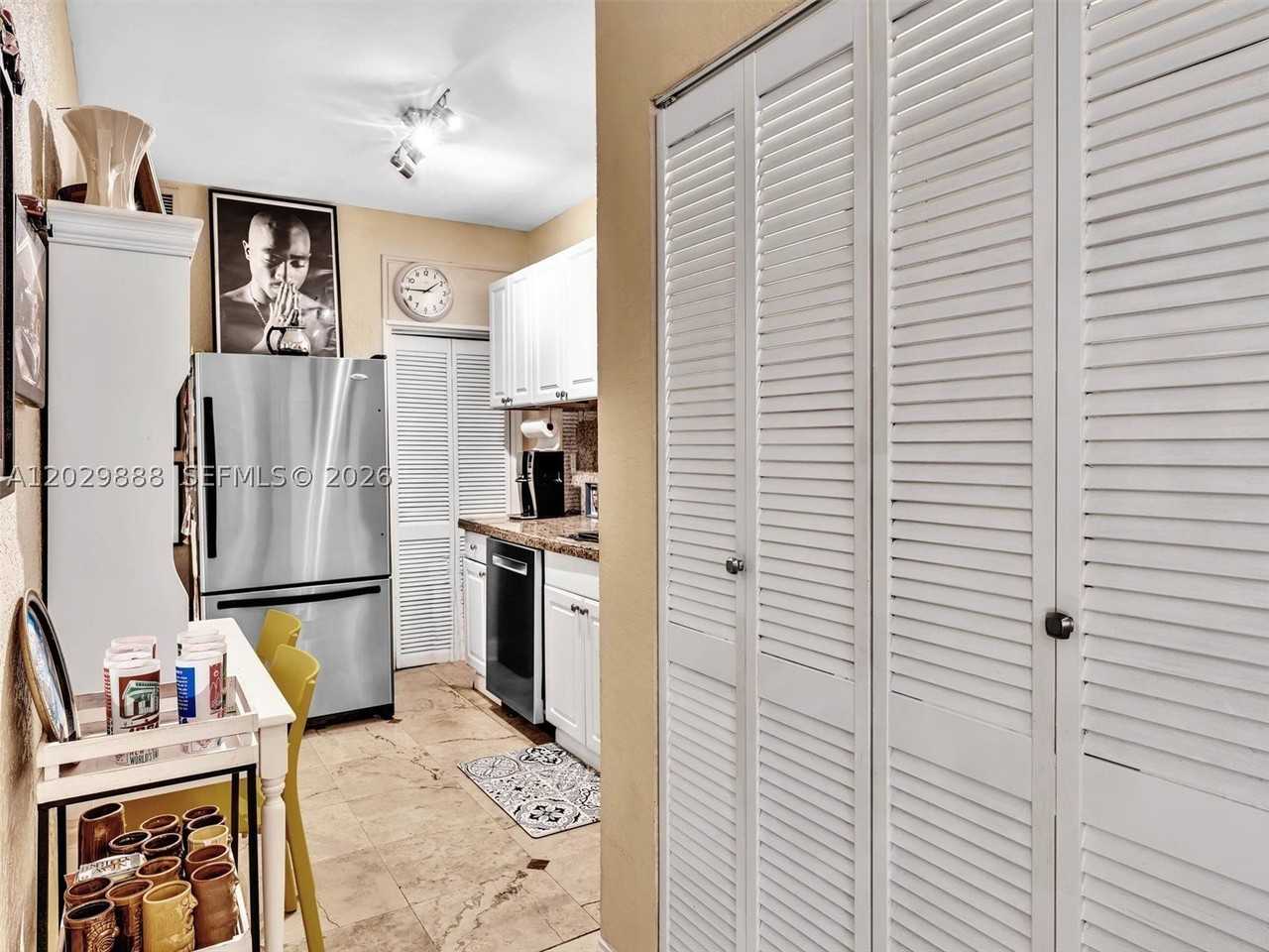 928 Euclid Ave #2 - Photo 6 of 22