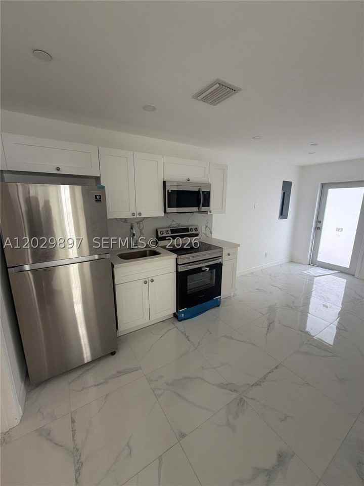 729 Sw 3rd St #2 - Photo 2 of 12