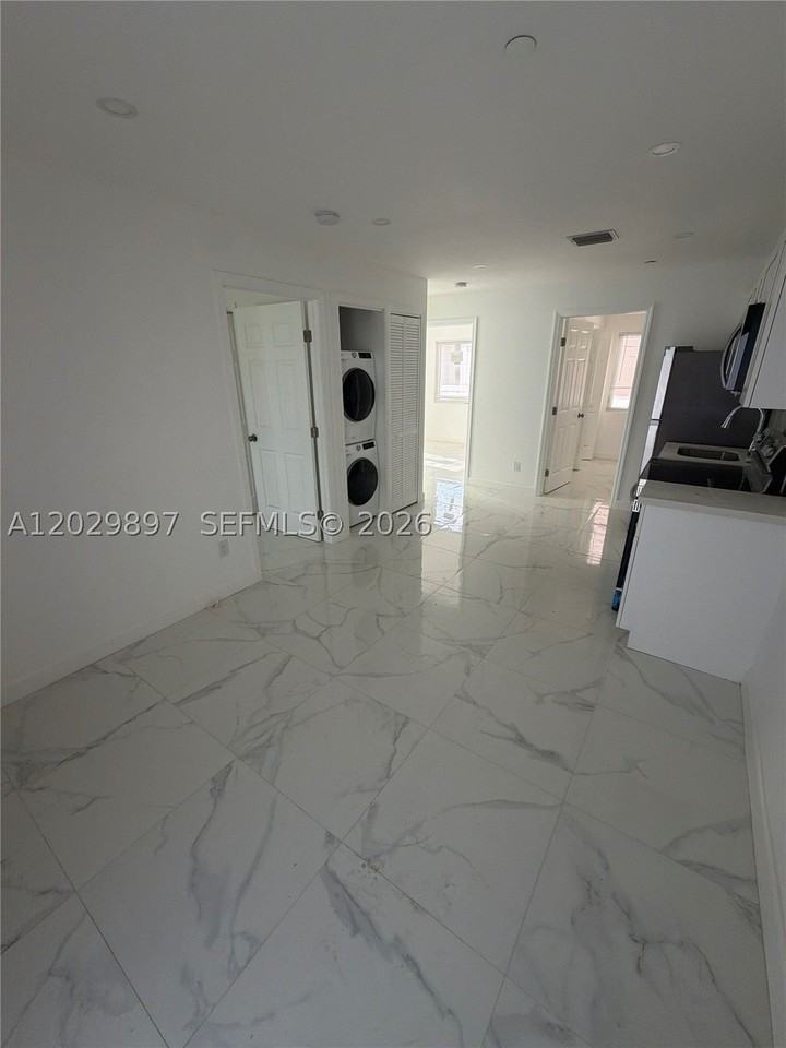 729 Sw 3rd St #2 - Photo 4 of 12