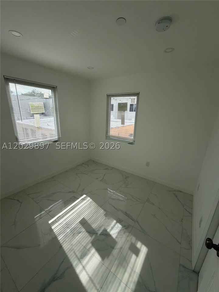 729 Sw 3rd St #2 - Photo 7 of 12