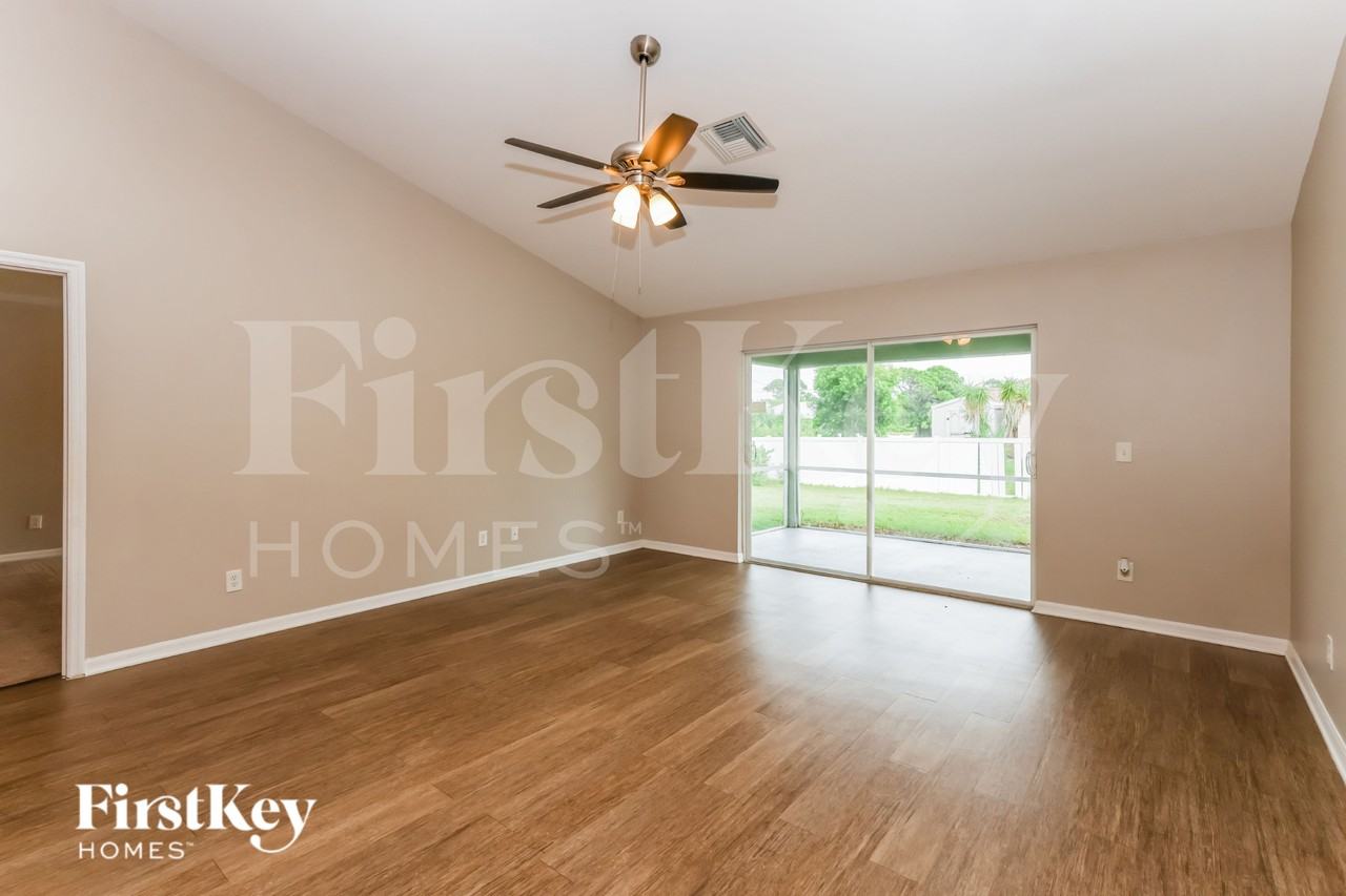 4105 Ne 10th Ave - Photo 3 of 17
