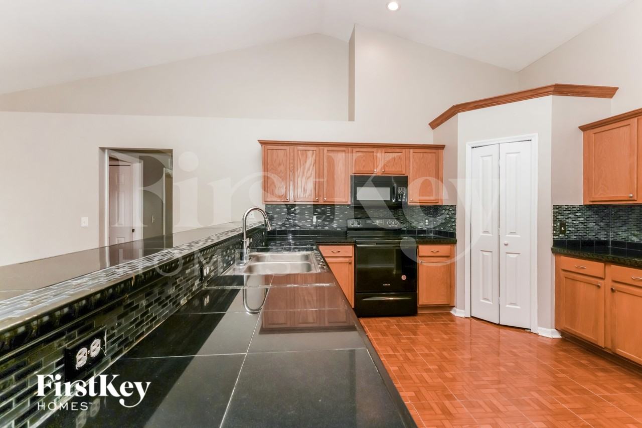 4105 Ne 10th Ave - Photo 5 of 17