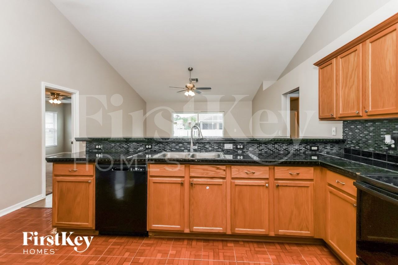 4105 Ne 10th Ave - Photo 6 of 17