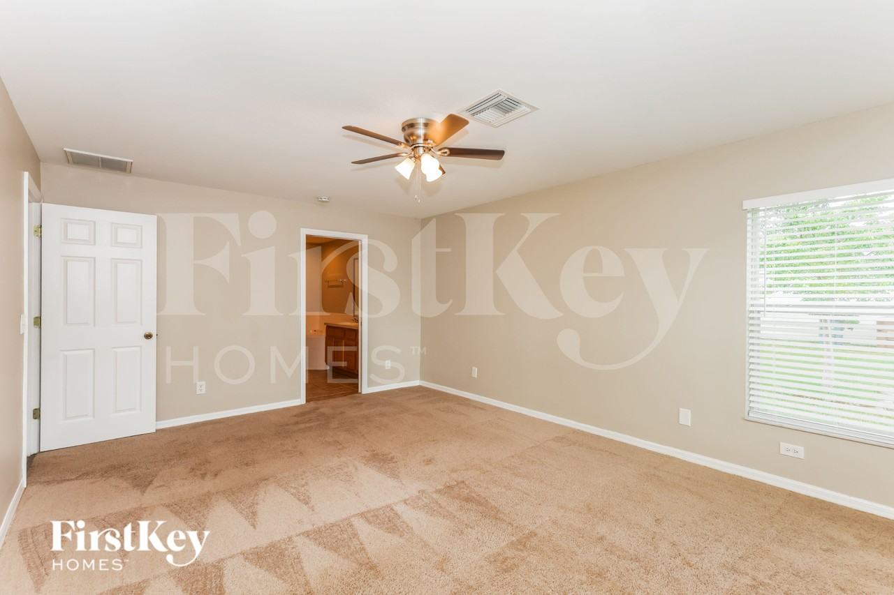 4105 Ne 10th Ave - Photo 7 of 17
