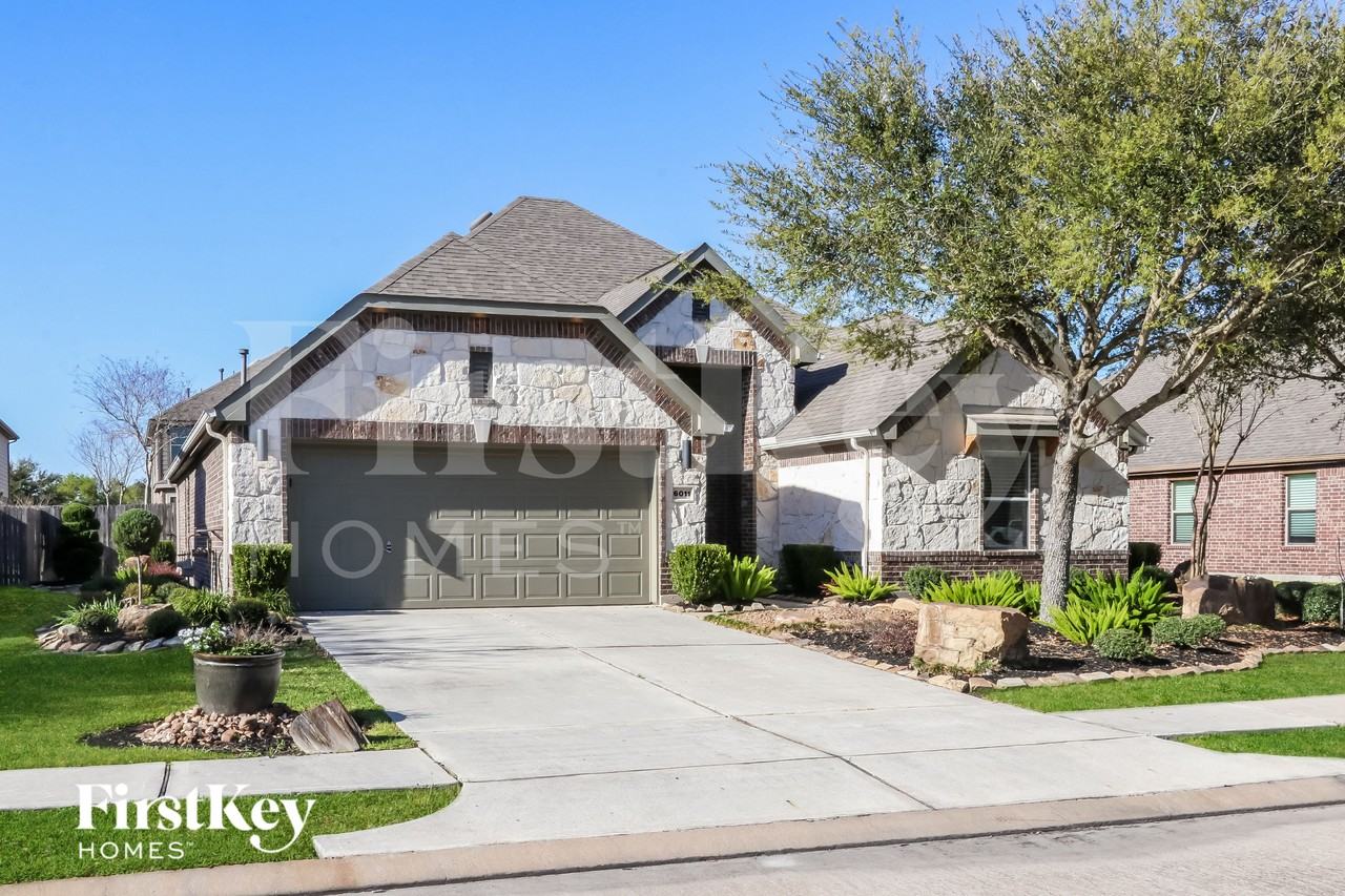 6011 Little Grove Dr - Photo 2 of 15