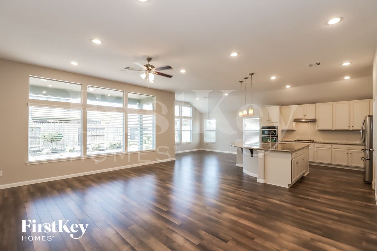 6011 Little Grove Dr - Photo 3 of 15