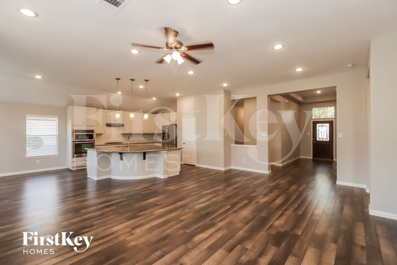 6011 Little Grove Dr - Photo 4 of 15