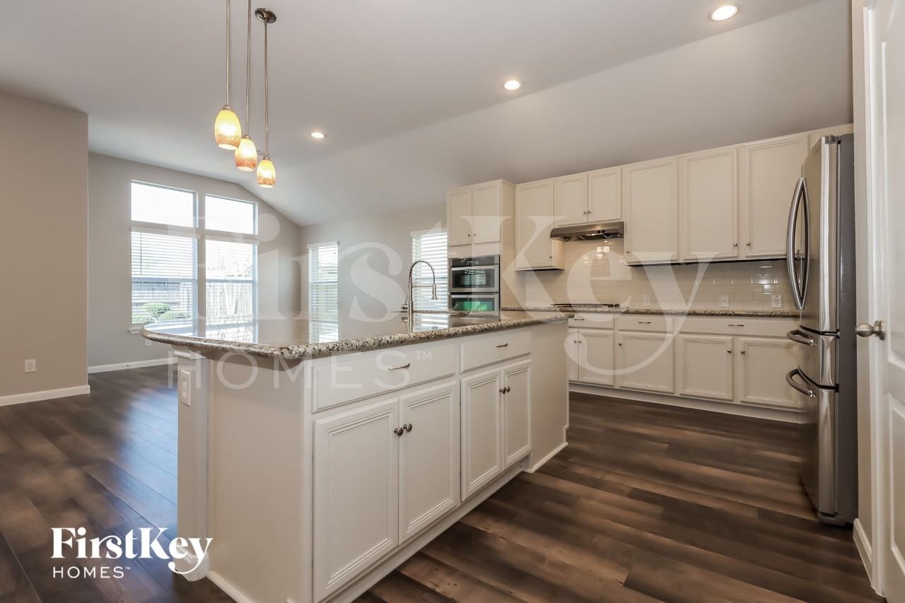 6011 Little Grove Dr - Photo 5 of 15