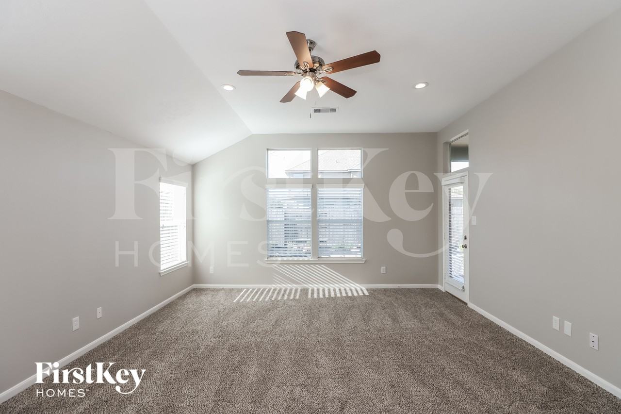 6011 Little Grove Dr - Photo 7 of 15