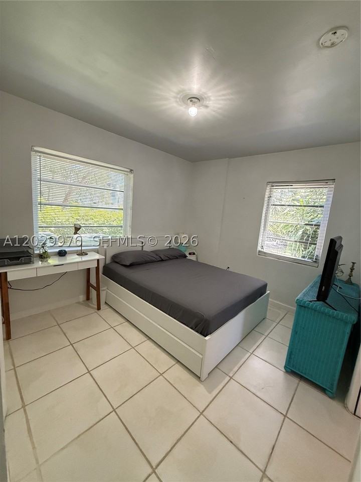 601 Michigan Ave #3 - Photo 4 of 10