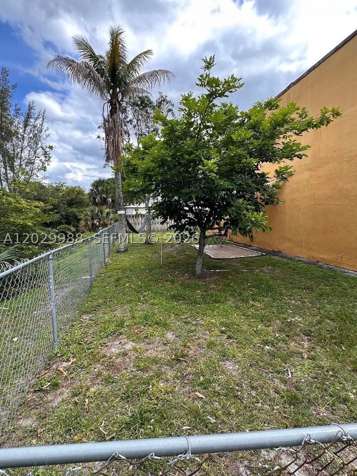 5950 Nw 25th Pl #233 - Photo 3 of 27