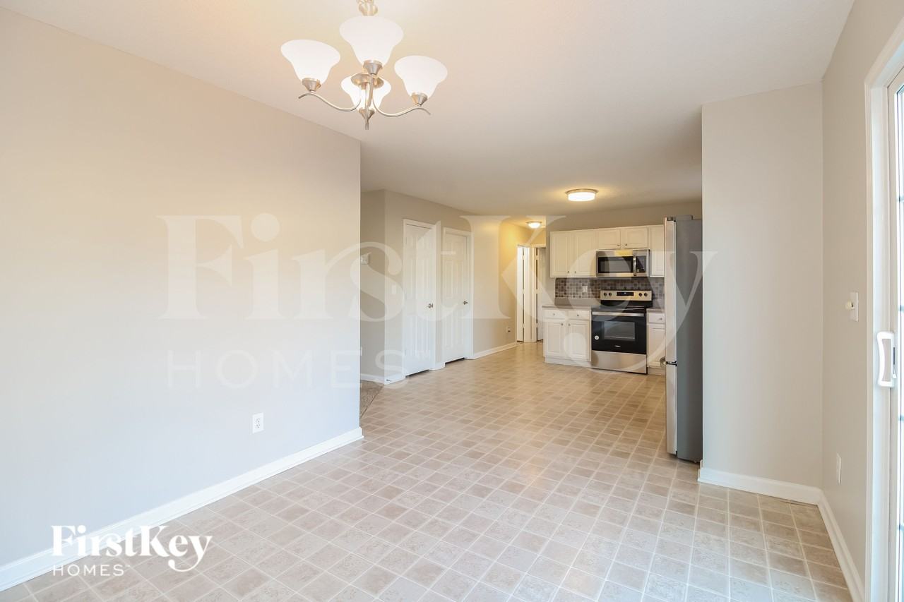 109 Sydney Ct - Photo 3 of 16