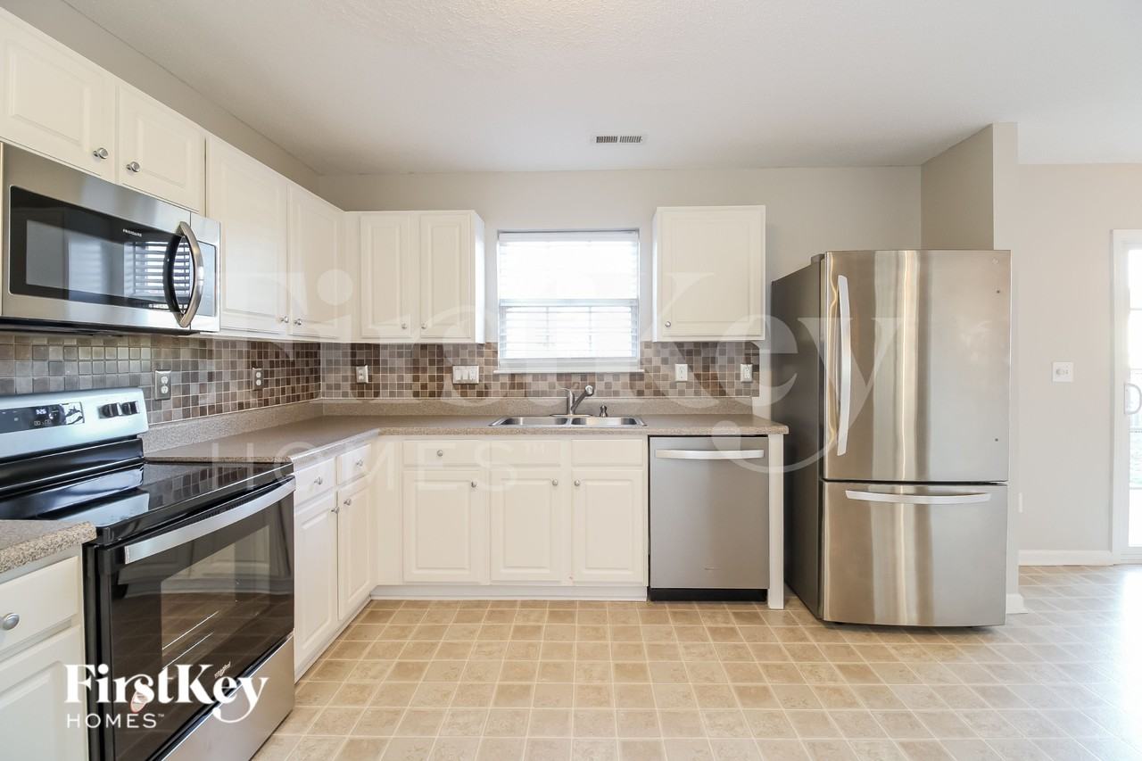 109 Sydney Ct - Photo 5 of 16