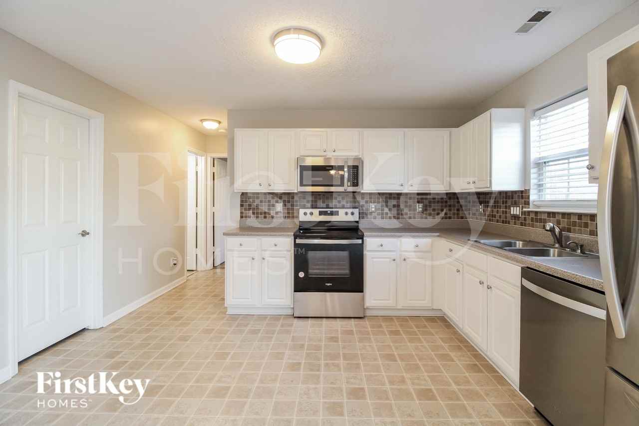 109 Sydney Ct - Photo 6 of 16
