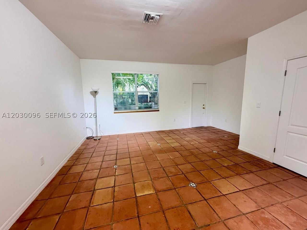 3051 Center St #9 - Photo 6 of 13