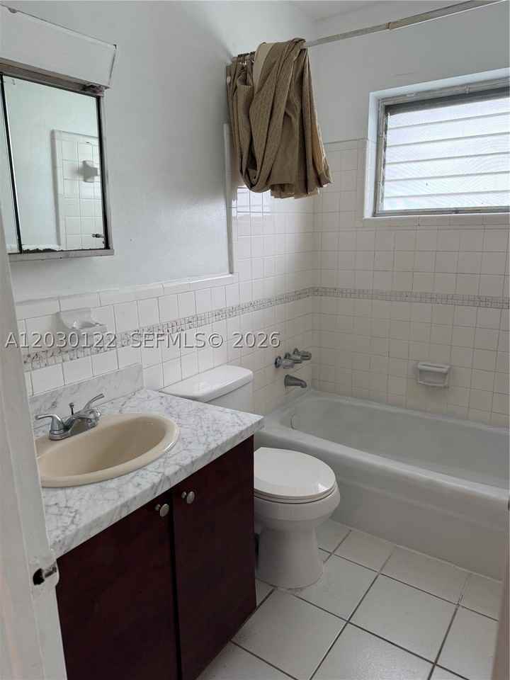7811 Johnson St #3E - Photo 5 of 6