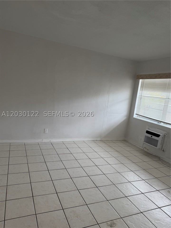 7811 Johnson St #3E - Photo 6 of 6