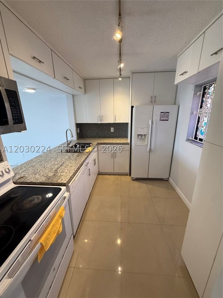 8625 Nw 8th St #420 - Photo 3 of 34