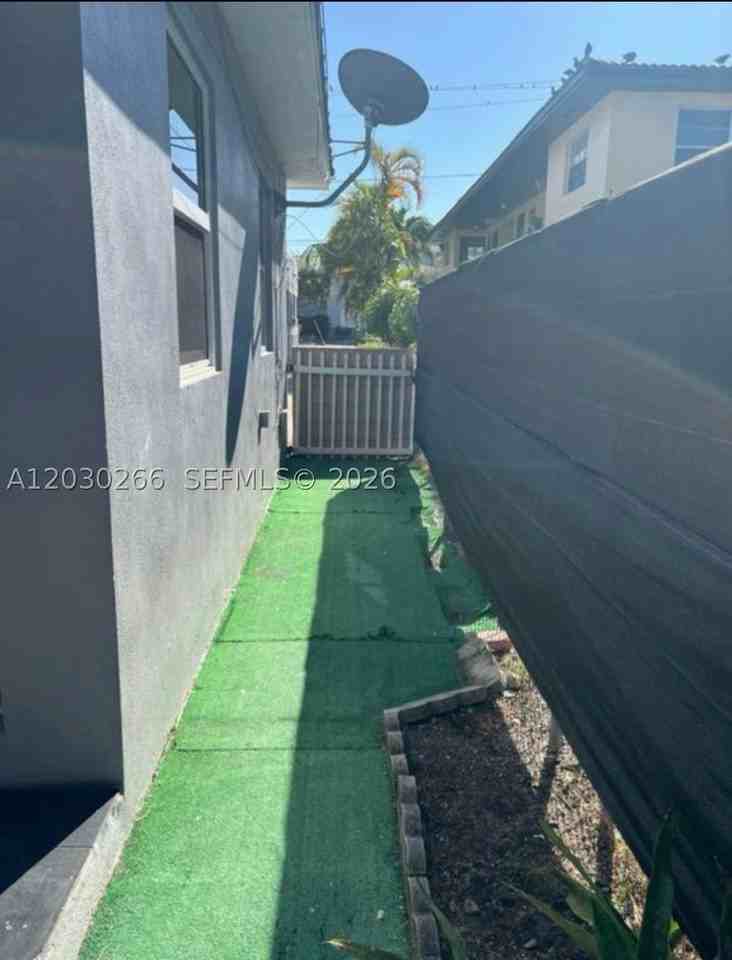 1821 Sw 7th St #7 - Photo 7 of 15