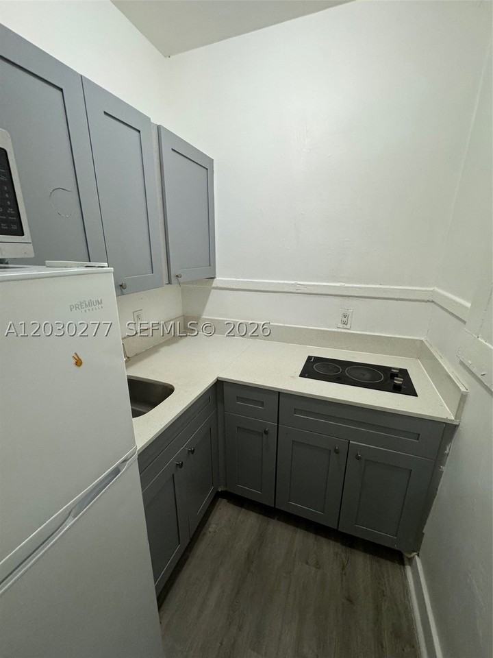 1552 Sw 2nd St #3 - Photo 2 of 6
