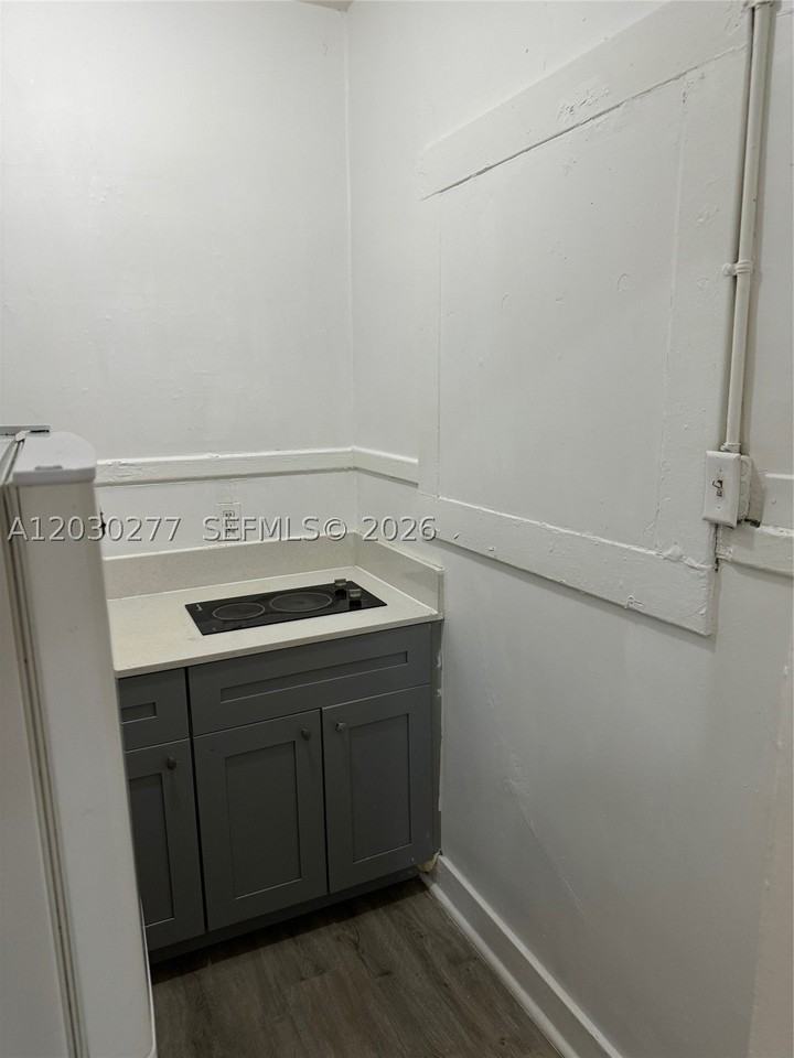 1552 Sw 2nd St #3 - Photo 3 of 6