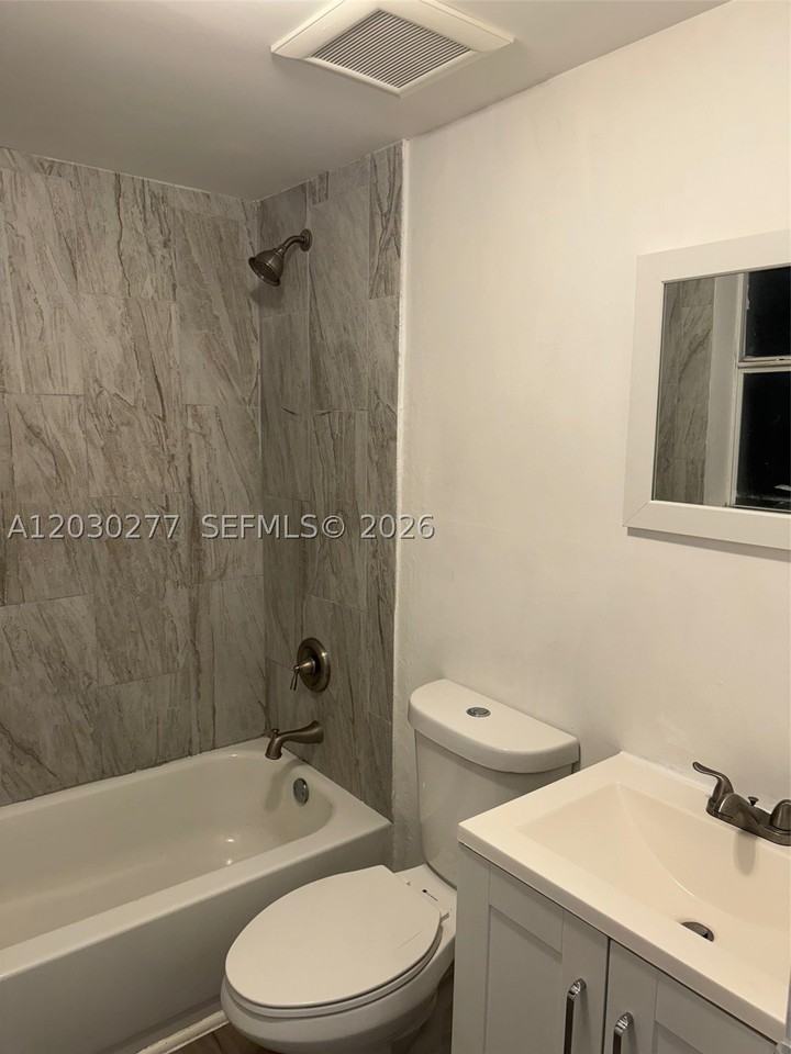1552 Sw 2nd St #3 - Photo 6 of 6