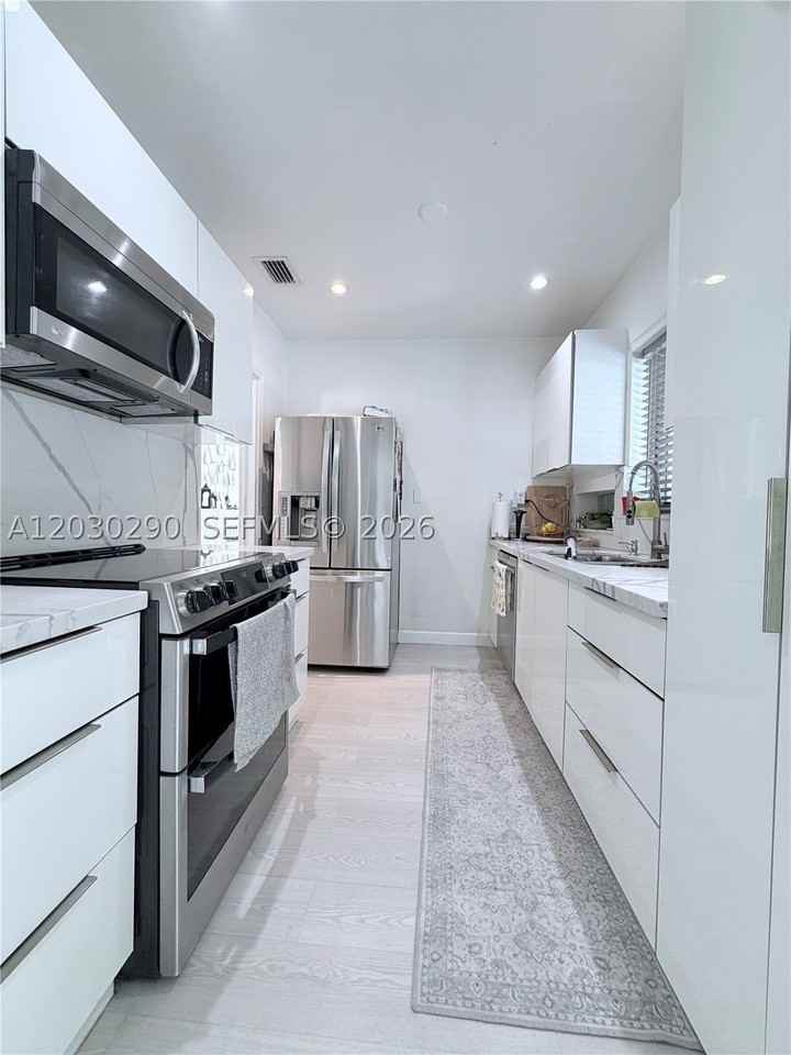 9021 N Miami Ave - Photo 5 of 14