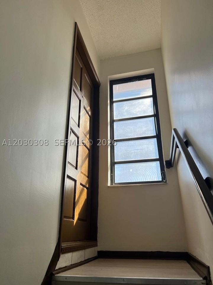 321 Sw 71st Ave #2 - Photo 5 of 22