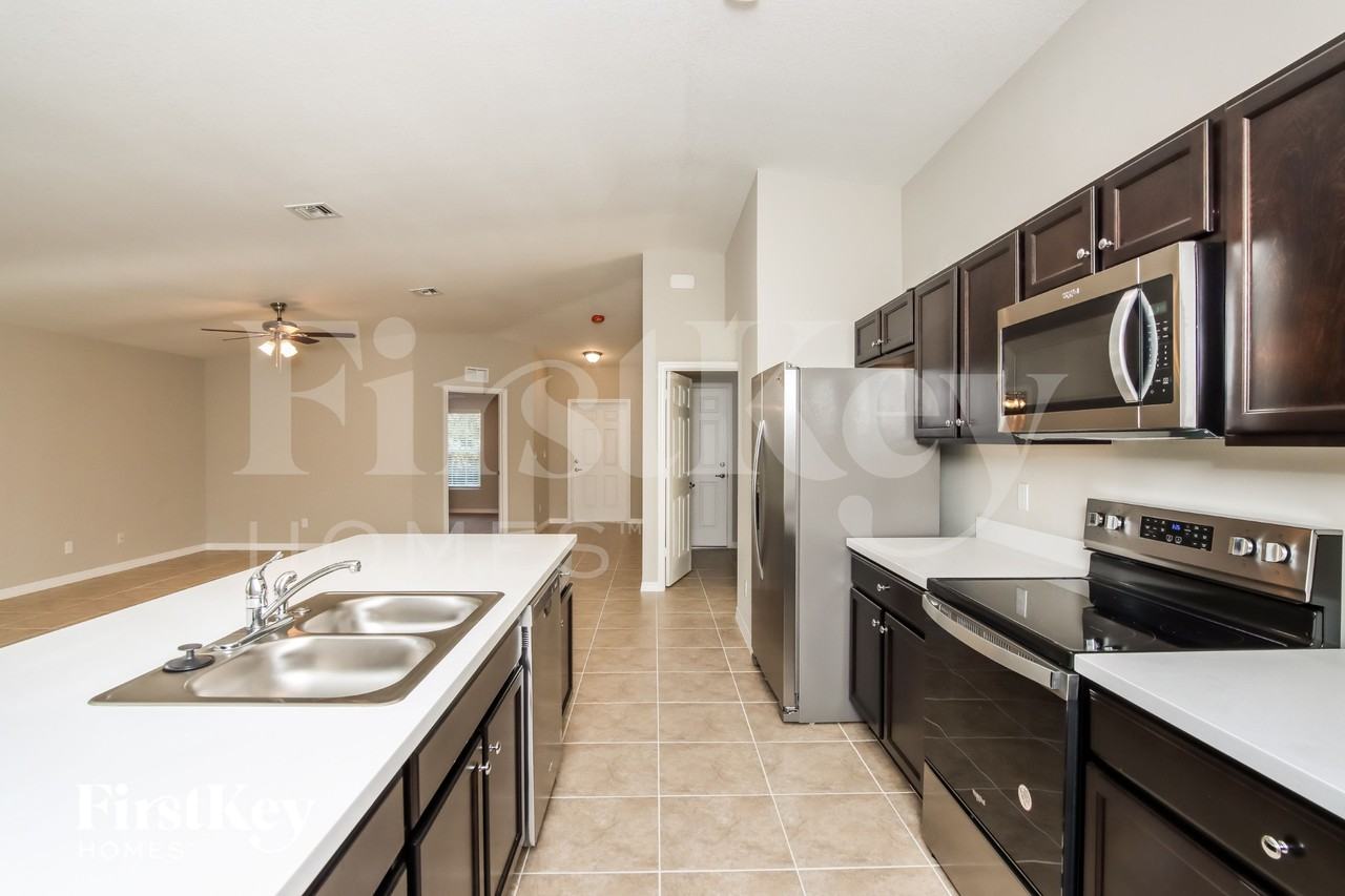 1161 Pluto St Se - Photo 6 of 15
