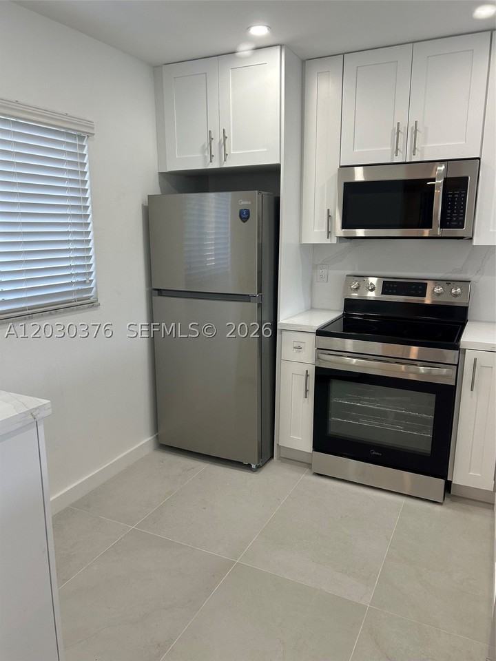 7732 Camino Real #F404 - Photo 3 of 12