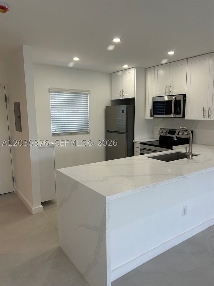 7732 Camino Real #F404 - Photo 4 of 12