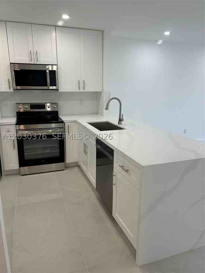 7732 Camino Real #F404 - Photo 5 of 12