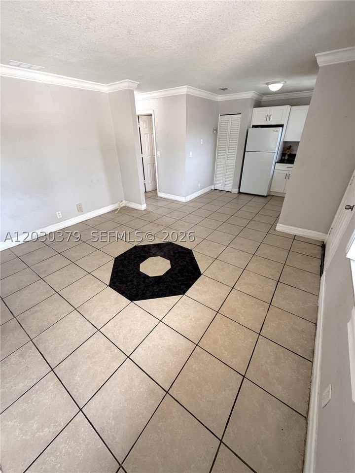 412 Lakeside Dr #223 - Photo 3 of 20