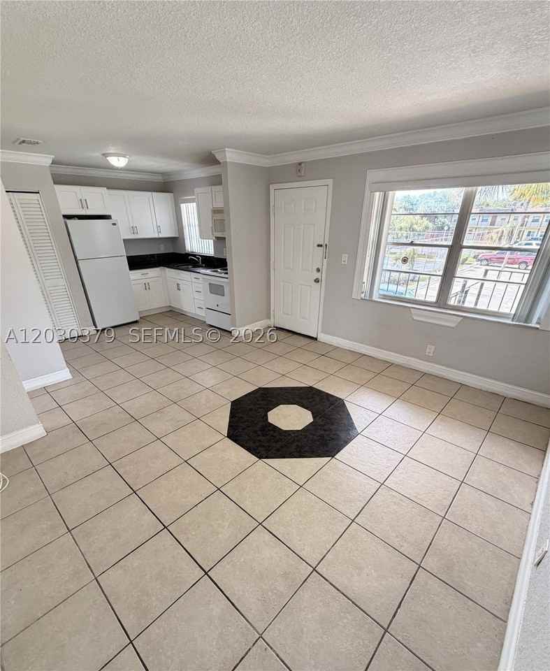 412 Lakeside Dr #223 - Photo 5 of 20