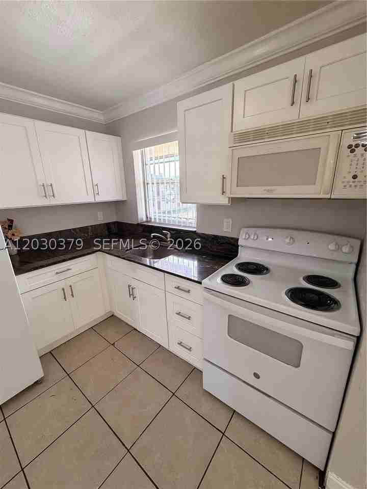 412 Lakeside Dr #223 - Photo 6 of 20